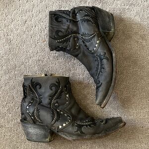 CORRAL gray studded cowgirl ankle boots, Sz 8.